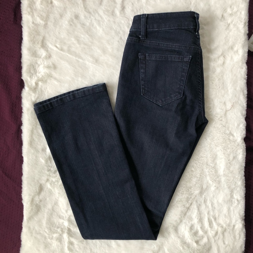 Tommy Hilfiger Classic Boot cut blue jeans.